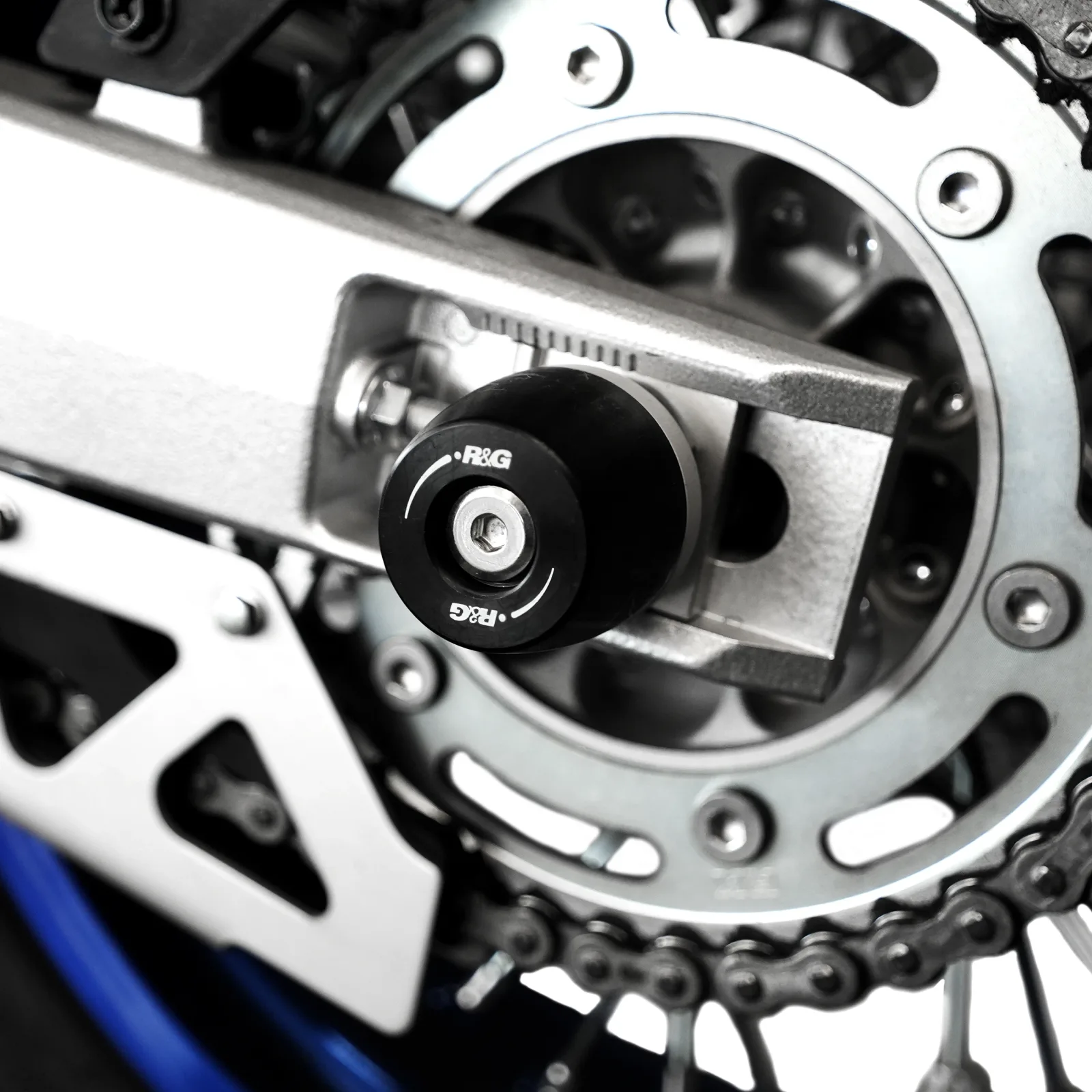 R&G Протектори за шарнир APEX за Suzuki DR-Z4S (2025+), DR-Z4SM (2025+)