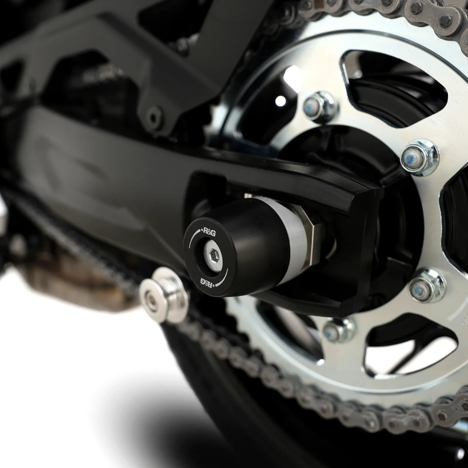 R&G Протектори за шарнир APEX за Suzuki GSX-8S (2023+), V-Strom 800 (2023+), GSX-8R (2024+), GSX-8T (2025+), GSX-8TT (2025+)