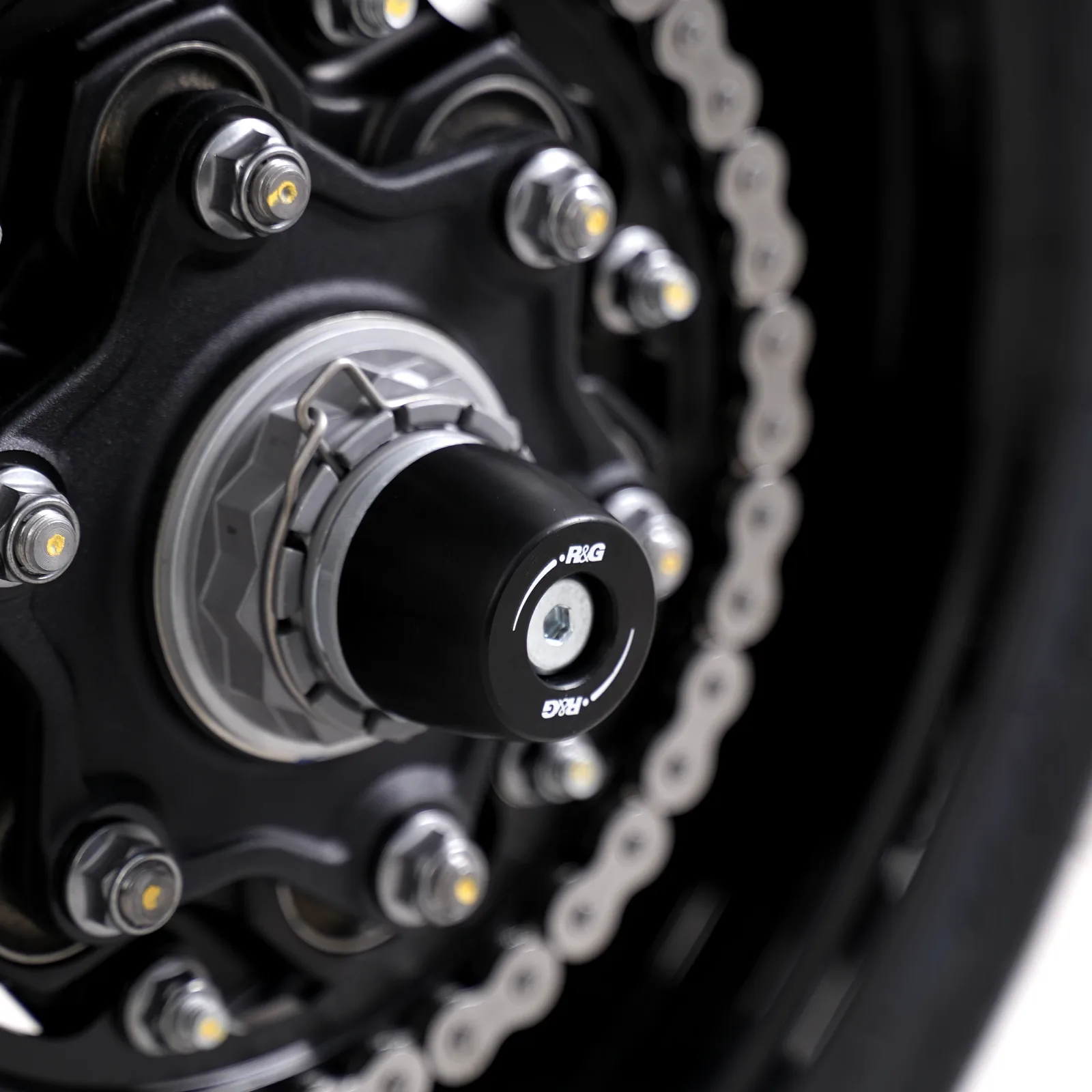 R&G Протектори за шарнир APEX за Triumph Speed Triple 1200 RR (2022+), Speed Triple 1200 RS (2025+) и др.