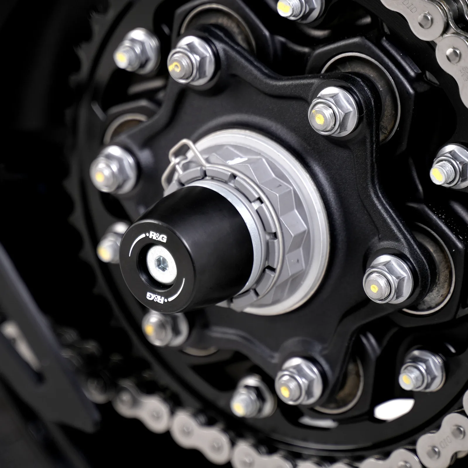 R&G Протектори за шарнир APEX за Triumph Speed Triple 1200 RR (2022+), Speed Triple 1200 RS (2025+) и др.