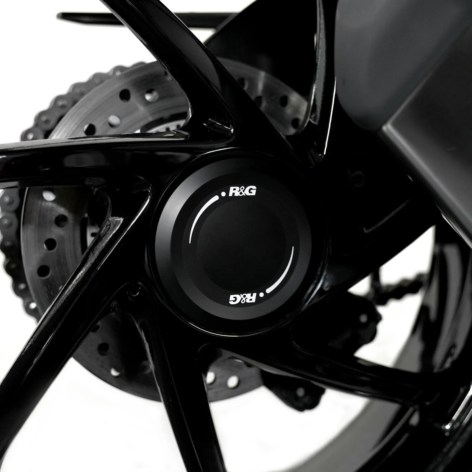 R&G Протектори за шарнир APEX за Triumph Speed Triple 1200 RR (2022+), Speed Triple 1200 RS (2025+) и др.