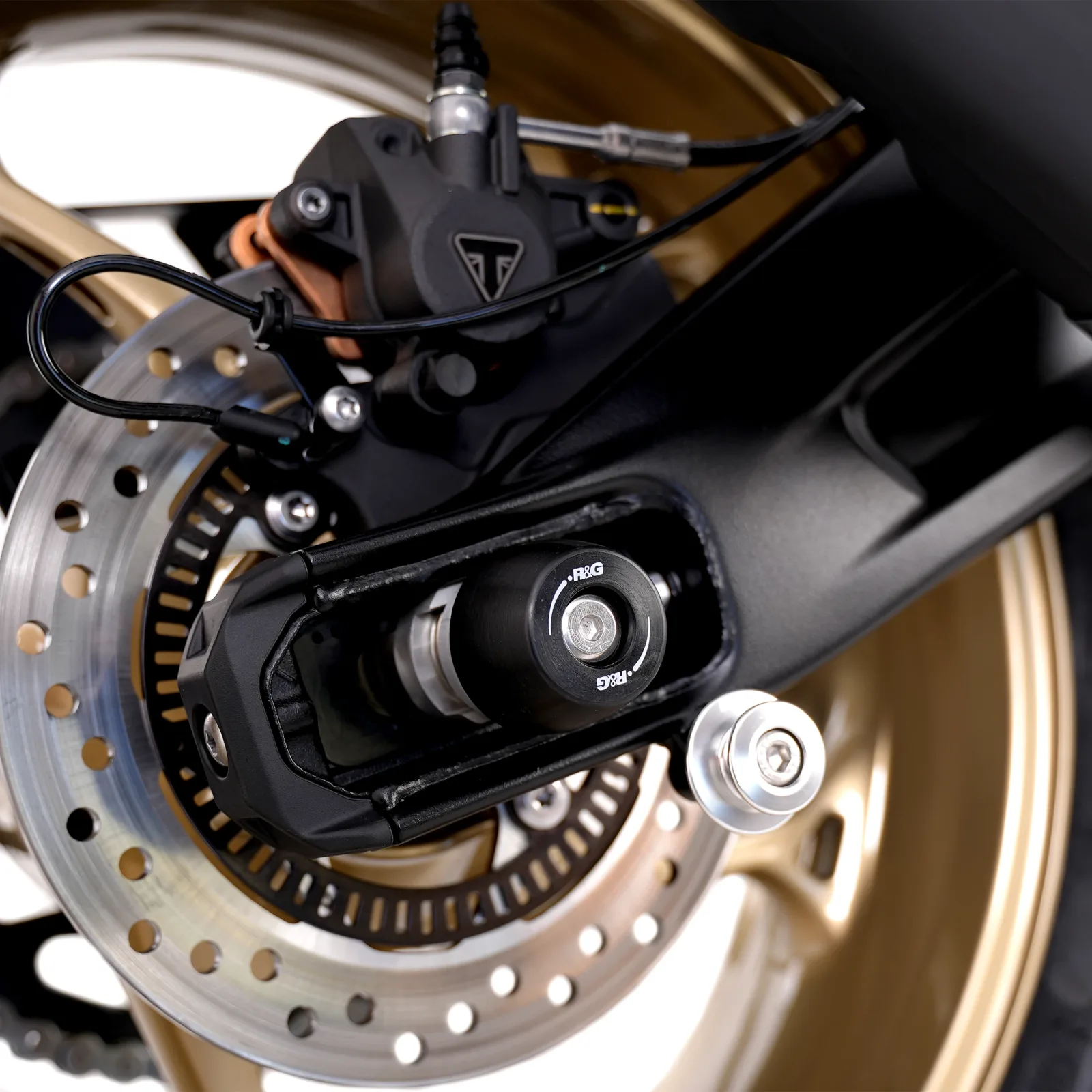 R&G Протектори за шарнир APEX за Triumph Street Triple 675 R (2016–2018), Street Triple 765 RS (2017+) и др.