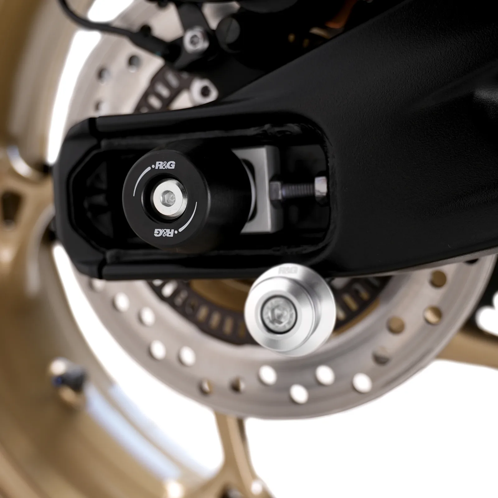 R&G Протектори за шарнир APEX за Triumph Street Triple 675 R (2016–2018), Street Triple 765 RS (2017+) и др.