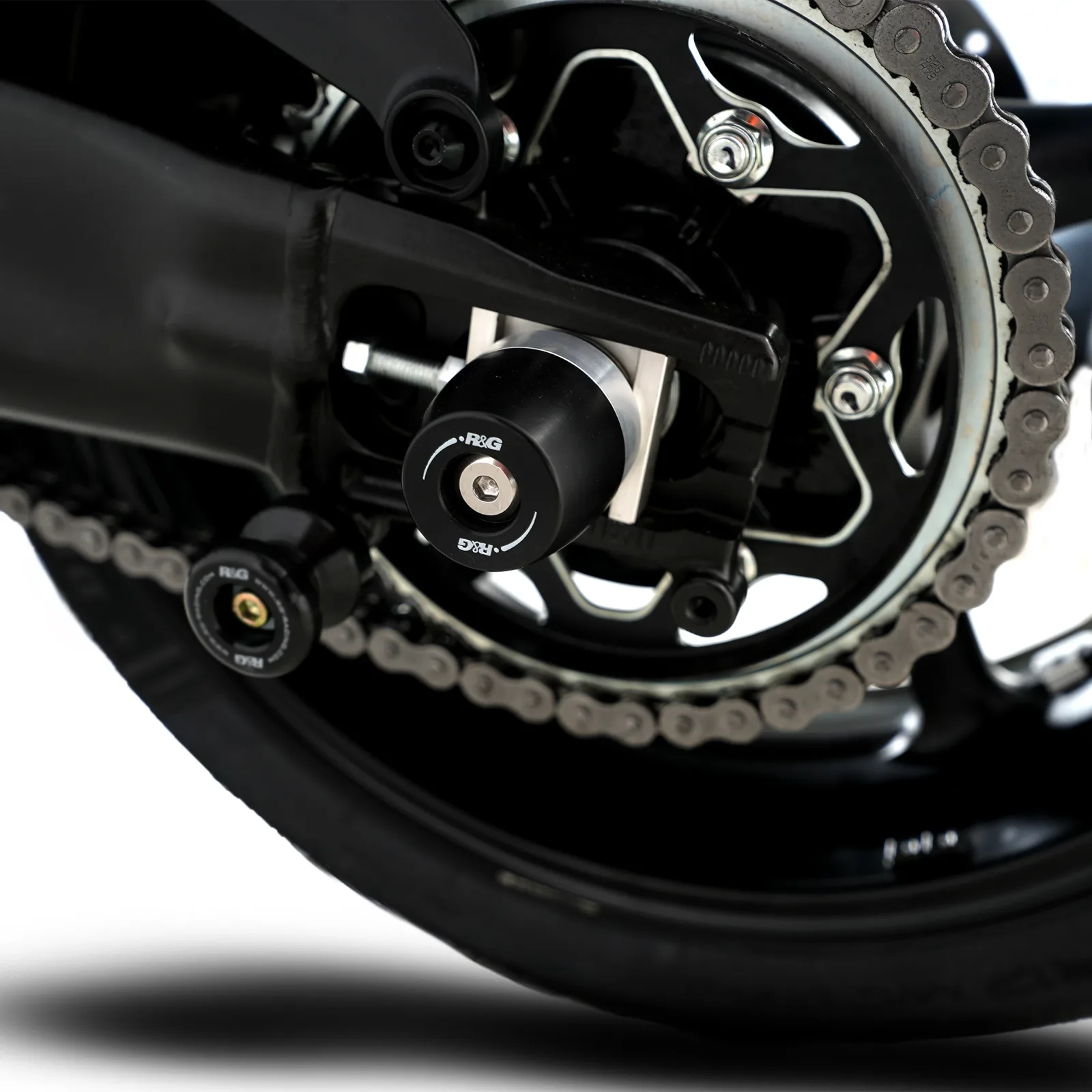 R&G Протектори за шарнир APEX за Yamaha MT-09 SP (2021+), Tracer 9 GT (2021+), XSR 900 (2022–2024), YZF-R9 (2025+) и др.