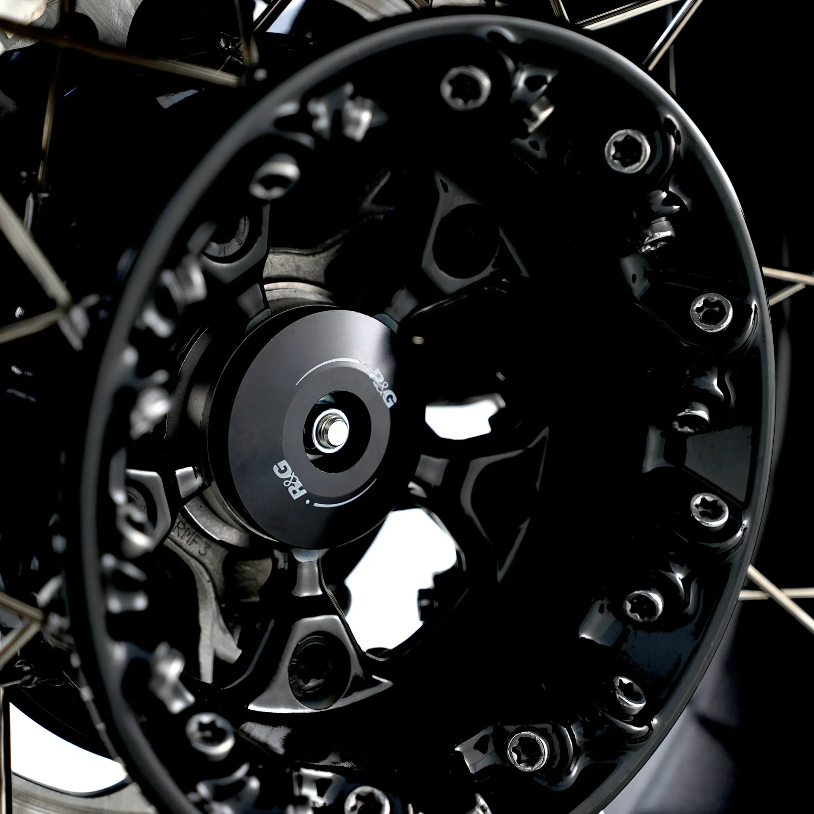 R&G Протектори за шарнир за BMW R 1300 GS (2023+), R 1300 GS Adventure (2024+), R 1300 R (2025+), R 1300 RT (2025+) и др.