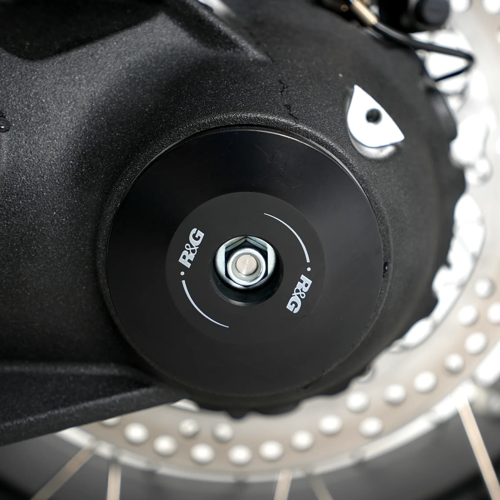 R&G Протектори за шарнир за BMW R 1300 GS (2023+), R 1300 GS Adventure (2024+), R 1300 R (2025+), R 1300 RT (2025+) и др.