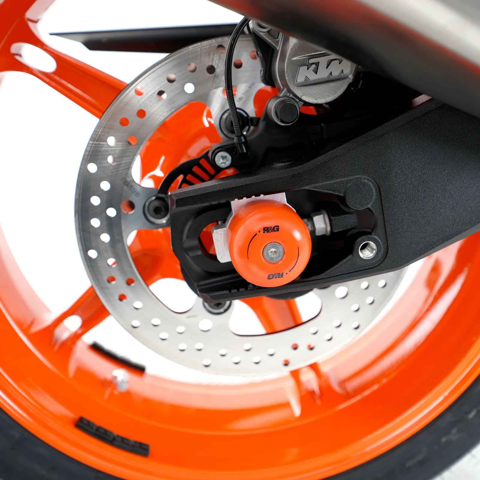 R&G Протектори за шарнир за KTM 790 Duke (2018+), 790 Adventure (2019+), 890 Duke R (2020–2024) и др.