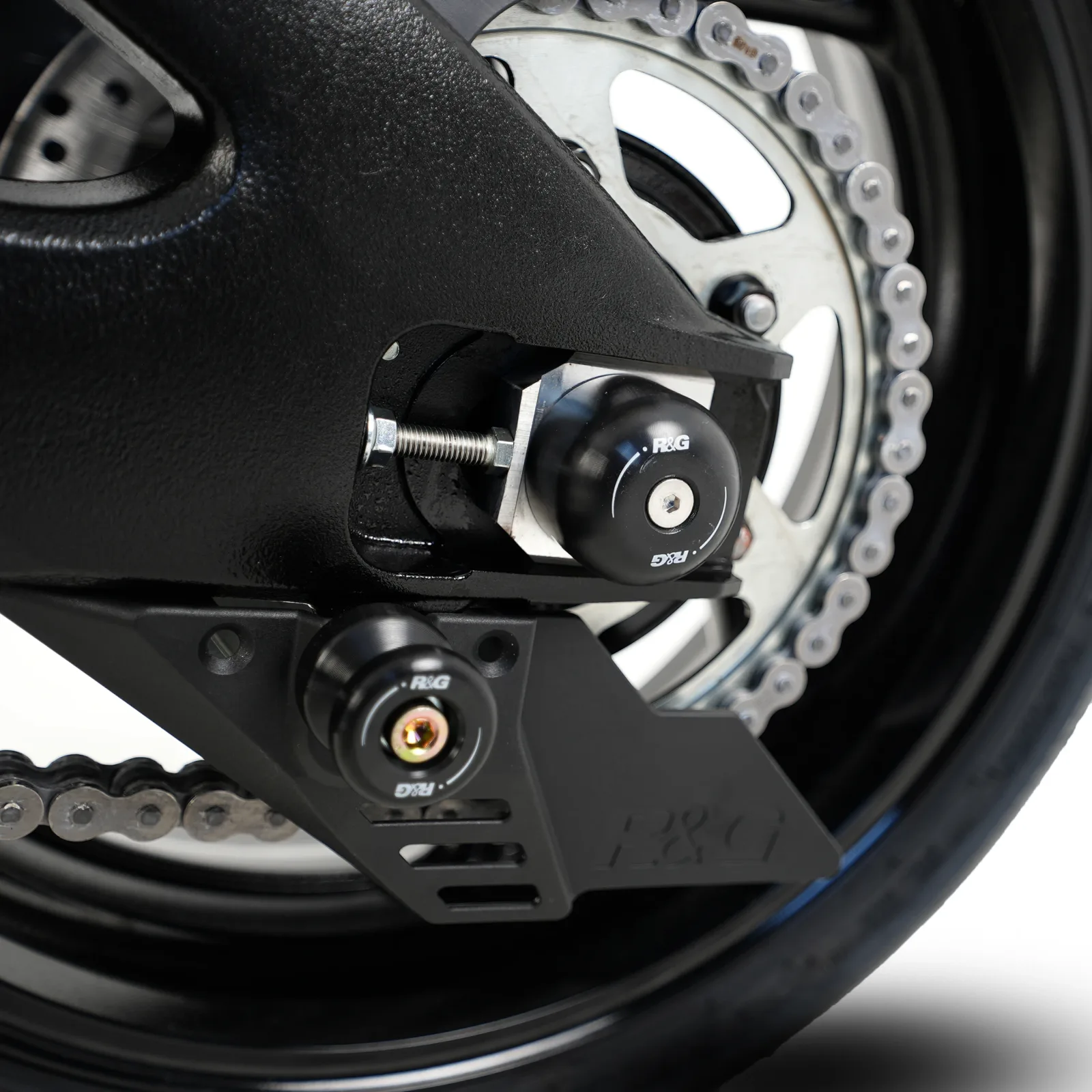 R&G Протектори за шарнир за Suzuki GSX-S 1000 (2015+), GSX-S 1000F (2015–2020), GSX-S 1000 Katana (2019+) и др.