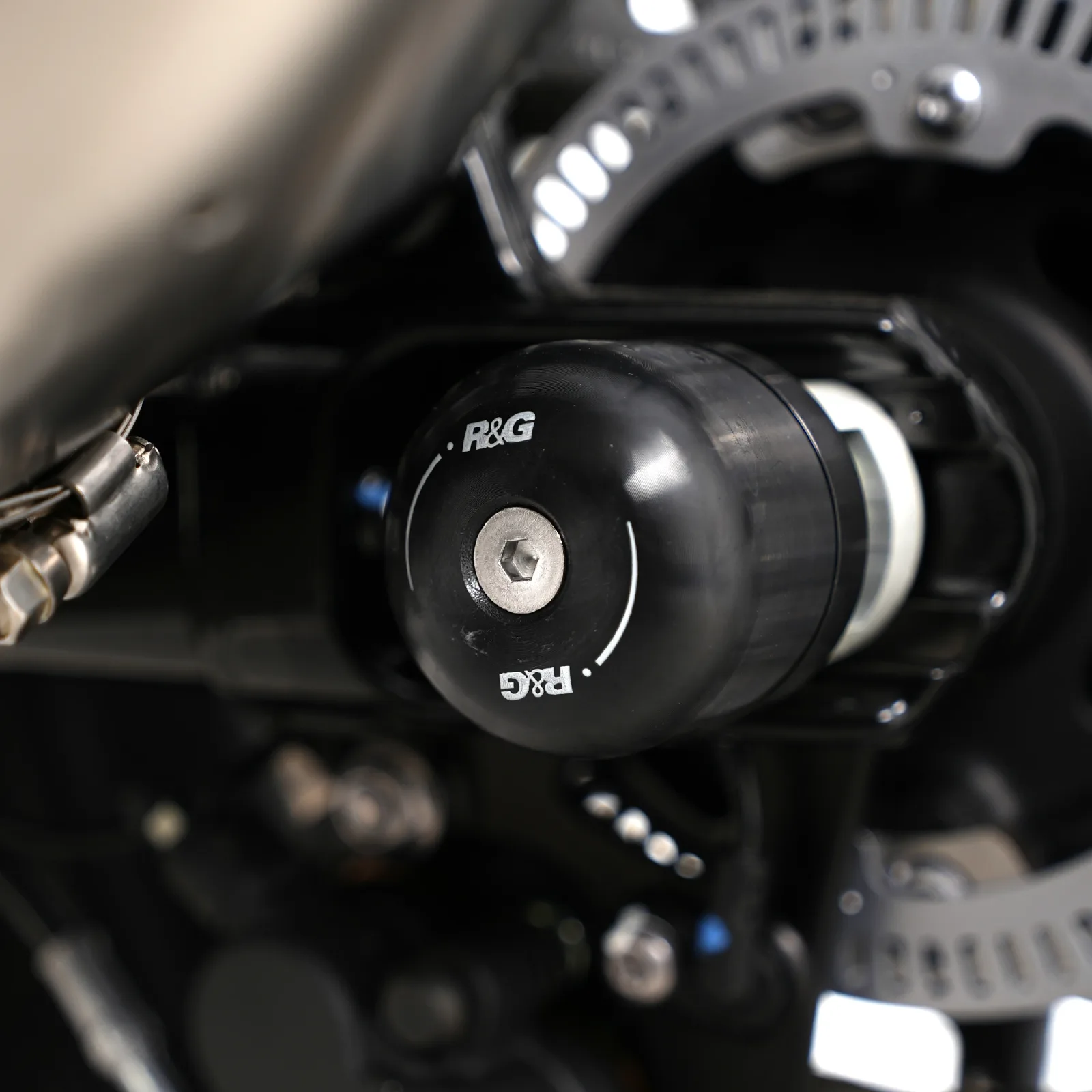 R&G Протектори за шарнир за Triumph Street Twin 900 (2016–2018), Thruxton 1200 R (2016–2018) и др.