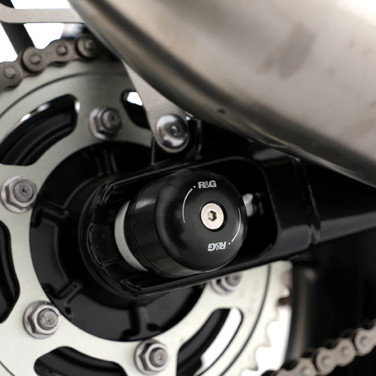 R&G Протектори за шарнир за Triumph Street Twin 900 (2016–2018), Thruxton 1200 R (2016–2018) и др.