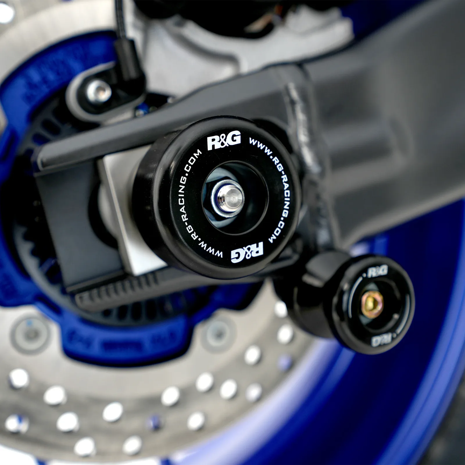 R&G Протектори за шарнир за Yamaha MT-09 (2021+), MT-09 SP (2021–2023), Tracer 9 (2021–2024), Tracer 9 GT (2021+) и др.