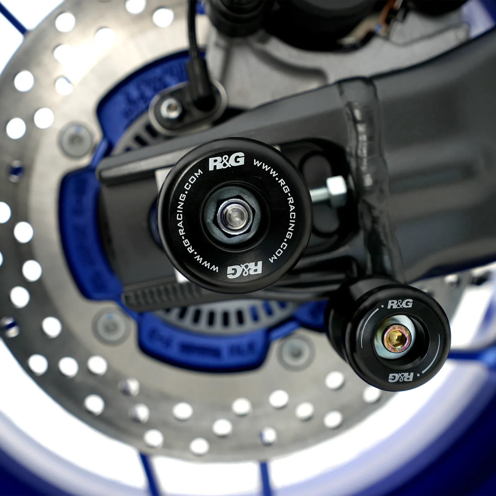 R&G Протектори за шарнир за Yamaha MT-09 (2021+), MT-09 SP (2021–2023), Tracer 9 (2021–2024), Tracer 9 GT (2021+) и др.