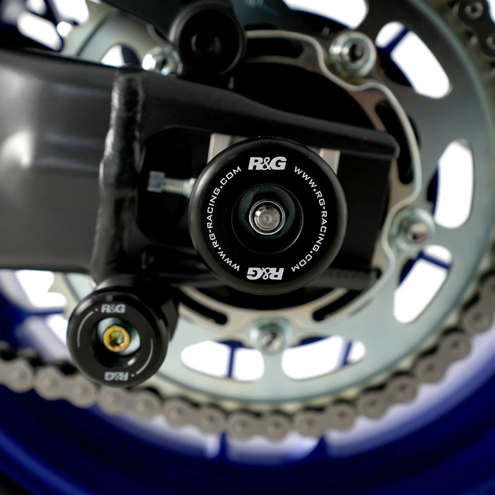 R&G Протектори за шарнир за Yamaha MT-09 (2021+), MT-09 SP (2021–2023), Tracer 9 (2021–2024), Tracer 9 GT (2021+) и др.