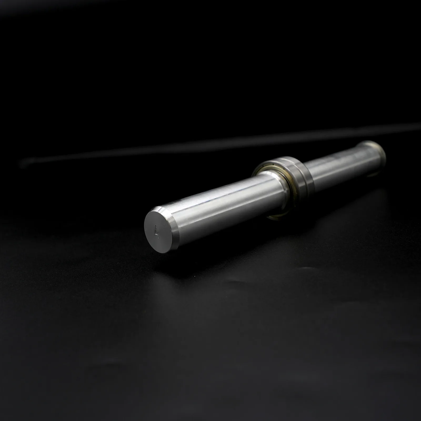 R&G Щифт за едностранна стойка Workshop 27.4 mm за Triumph Speed Triple 1050 (2011–2020), Tiger 1050 (2012–2014) и др.