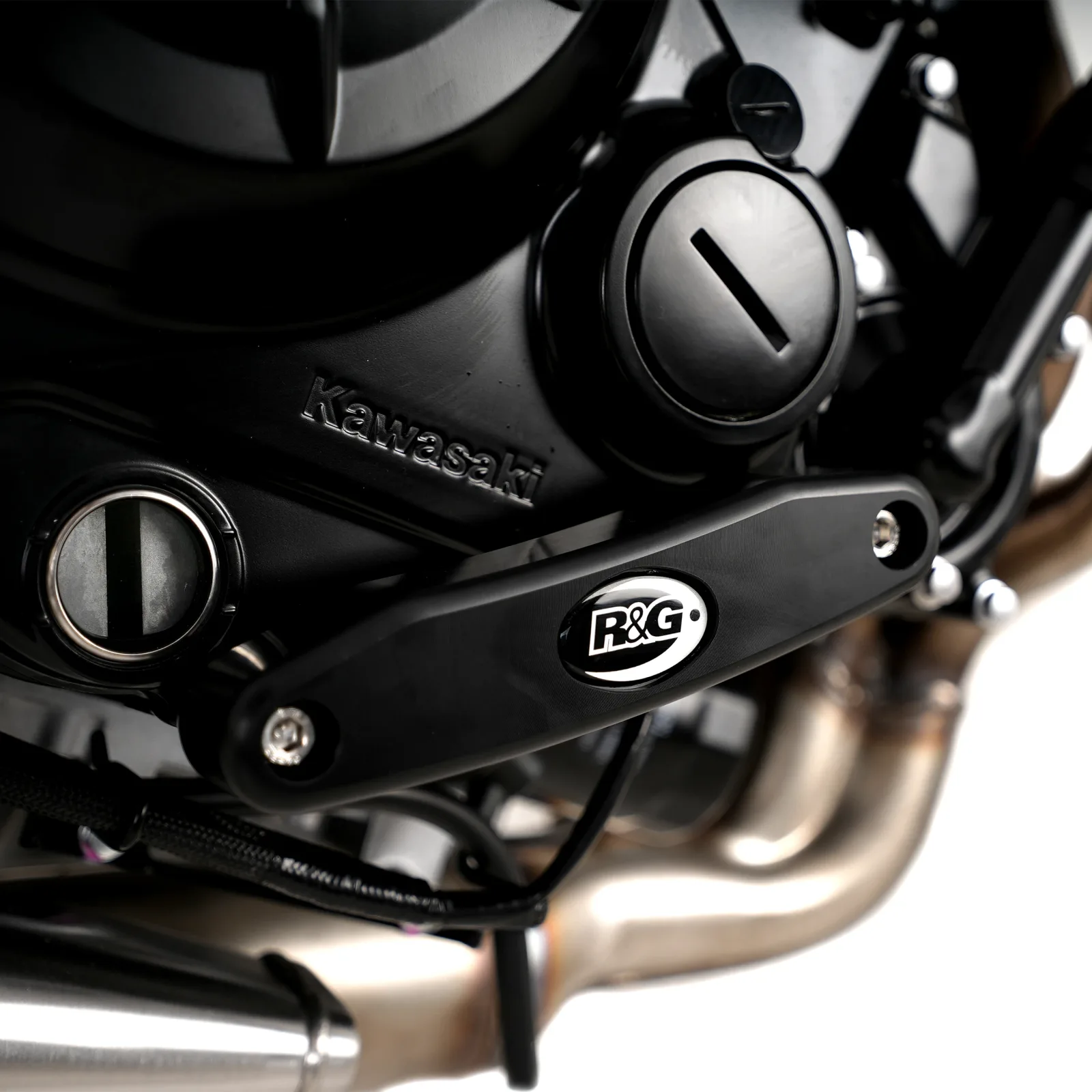 R&G Слайдер за двигател (дясна страна) за Kawasaki Z650 (2017+), Z650RS (2021+), Z650 S (2026+)