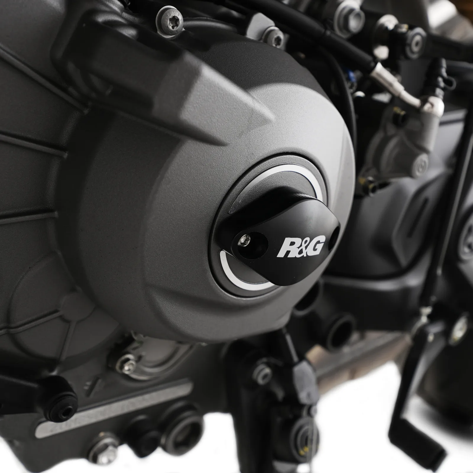 R&G Слайдер за двигател (лява страна) за Ducati Panigale V4 (2017–2019), Panigale V4 S (2018–2024), Panigale V4 R (2020) и др.