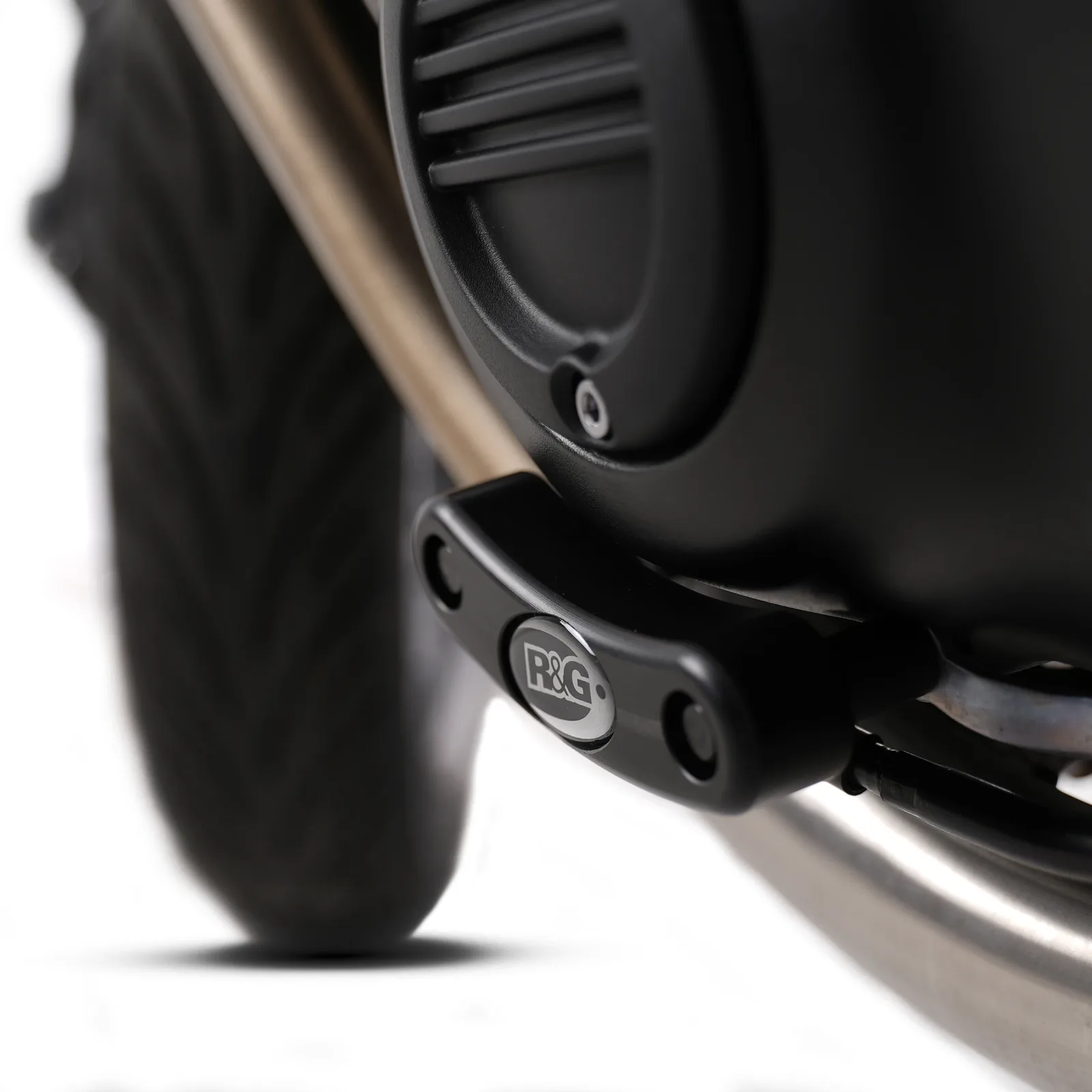 R&G Слайдер за двигател (лява страна) за Triumph Bonneville T120 (2016–2025), Street Twin 900 (2016–2018) и др.