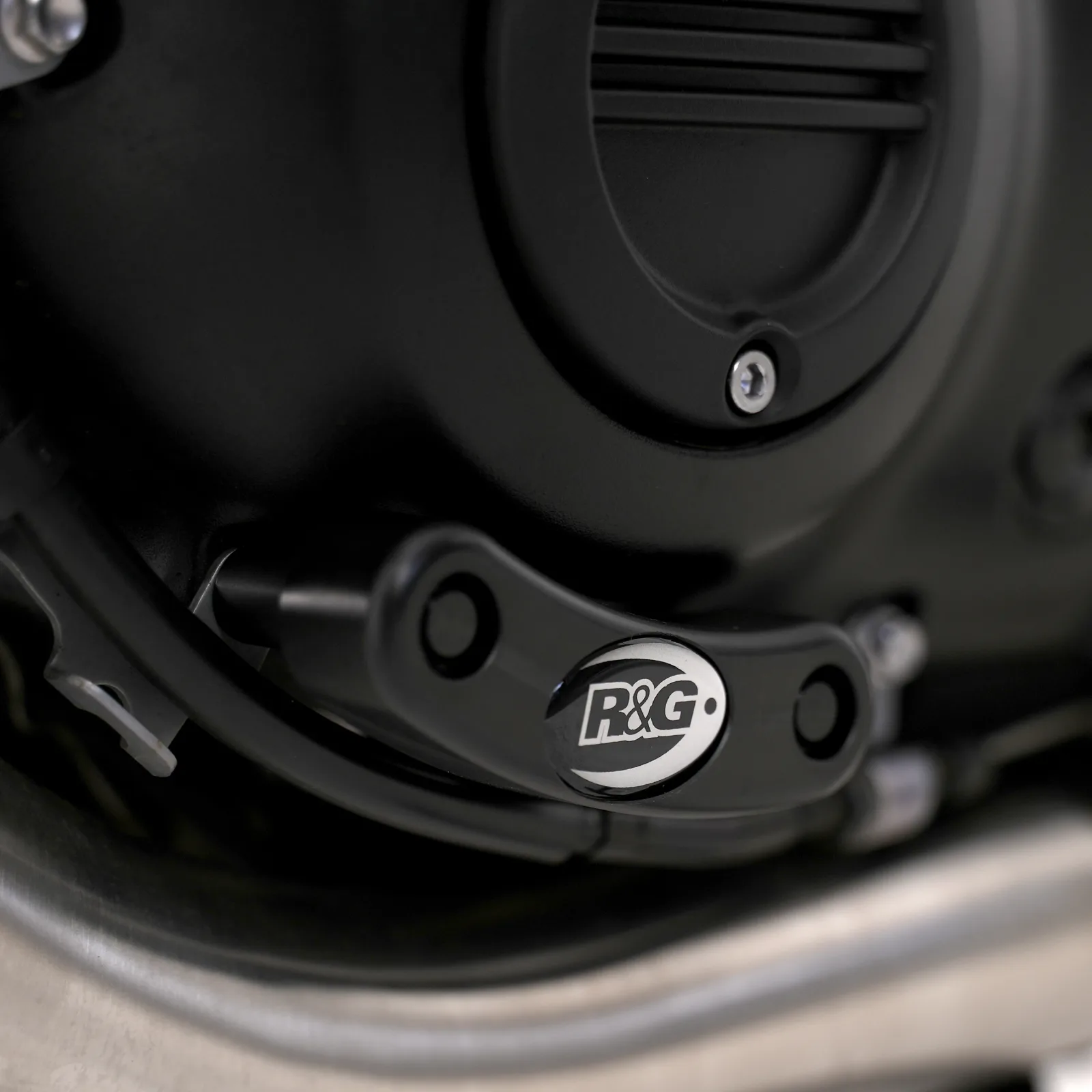 R&G Слайдер за двигател (лява страна) за Triumph Bonneville T120 (2016–2025), Street Twin 900 (2016–2018) и др.