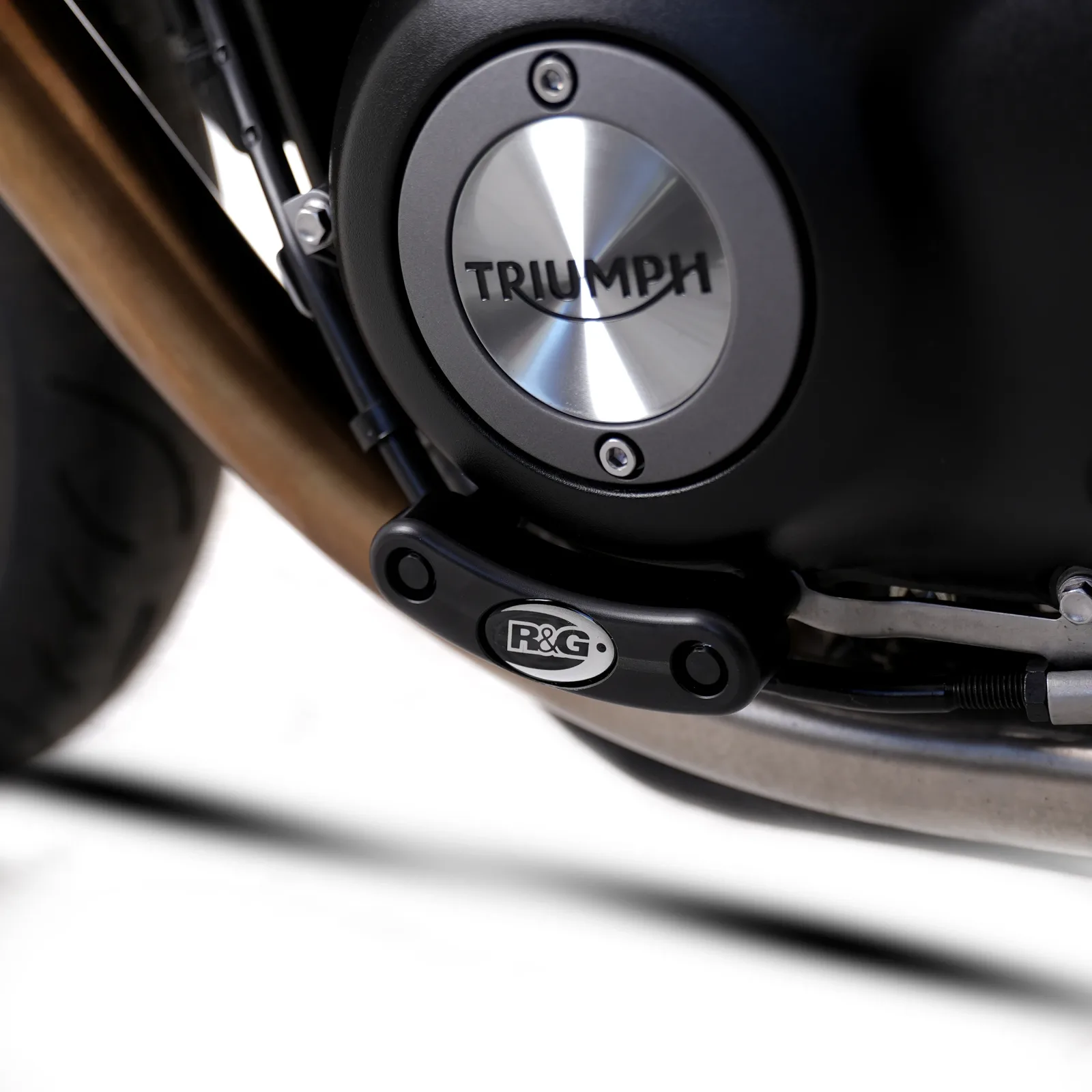R&G Слайдер за двигател (лява страна) за Triumph Bonneville T120 (2016–2025), Street Twin 900 (2016–2018) и др.