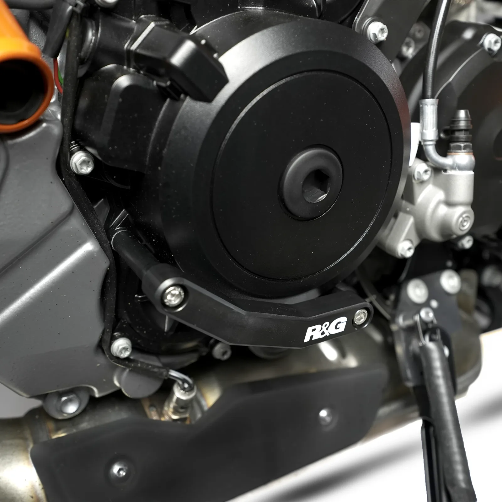 R&G Слайдер за двигател за KTM 1390 Super Duke R Evo (2024+), 1390 Super Duke R (2024+) (ECS0197BK)