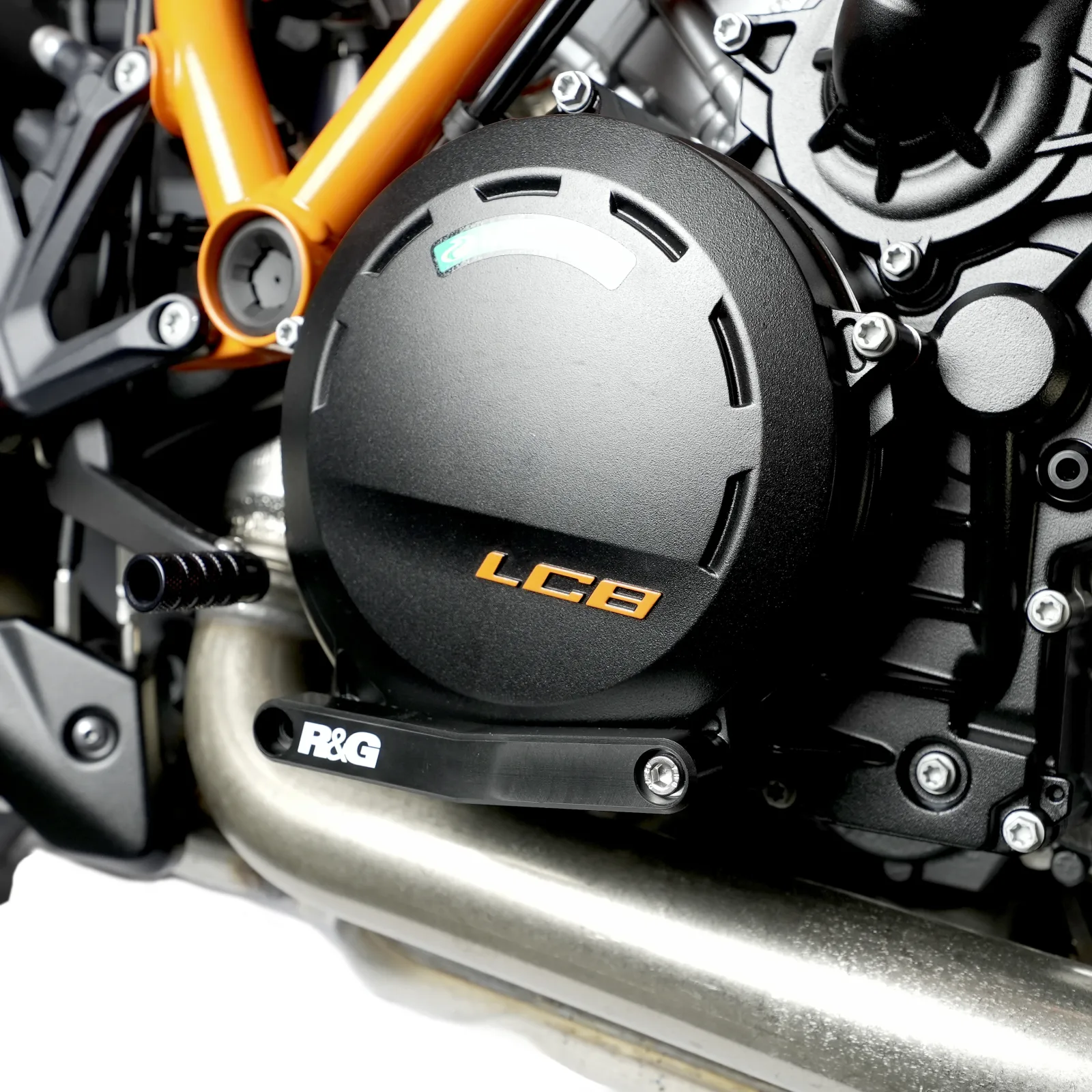 R&G Слайдер за двигател за KTM 1390 Super Duke R Evo (2024+), 1390 Super Duke R (2024+) (ECS0198BK)