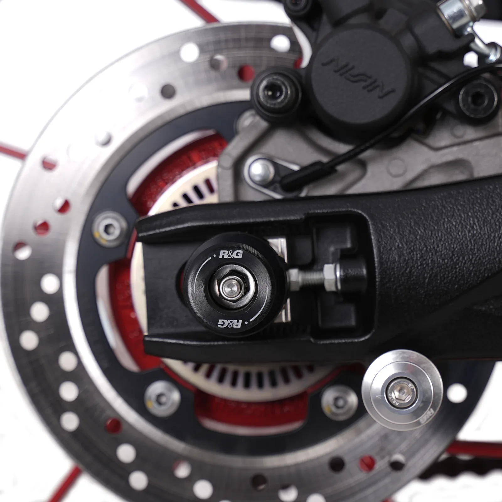 R&G Слайдери за ос за Suzuki GSX-8S (2023+), V-Strom 800 (2023+), GSX-8R (2024+), GSX-8T (2025+), GSX-8TT (2025+)
