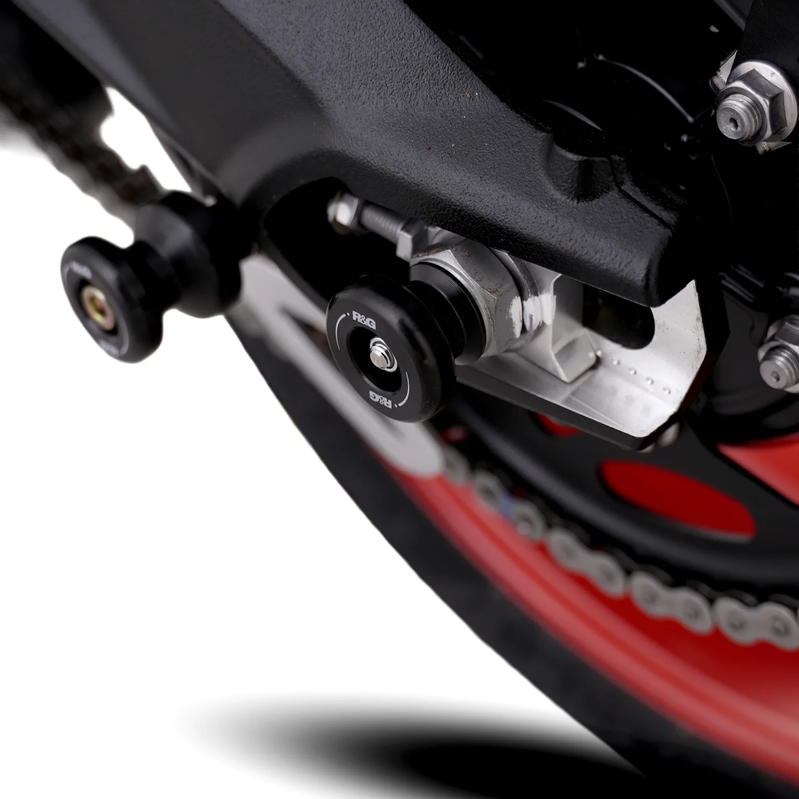 R&G Слайдери за ос за Triumph Daytona 675 (2006–2016), Street Triple 675 (2007–2012) и др.
