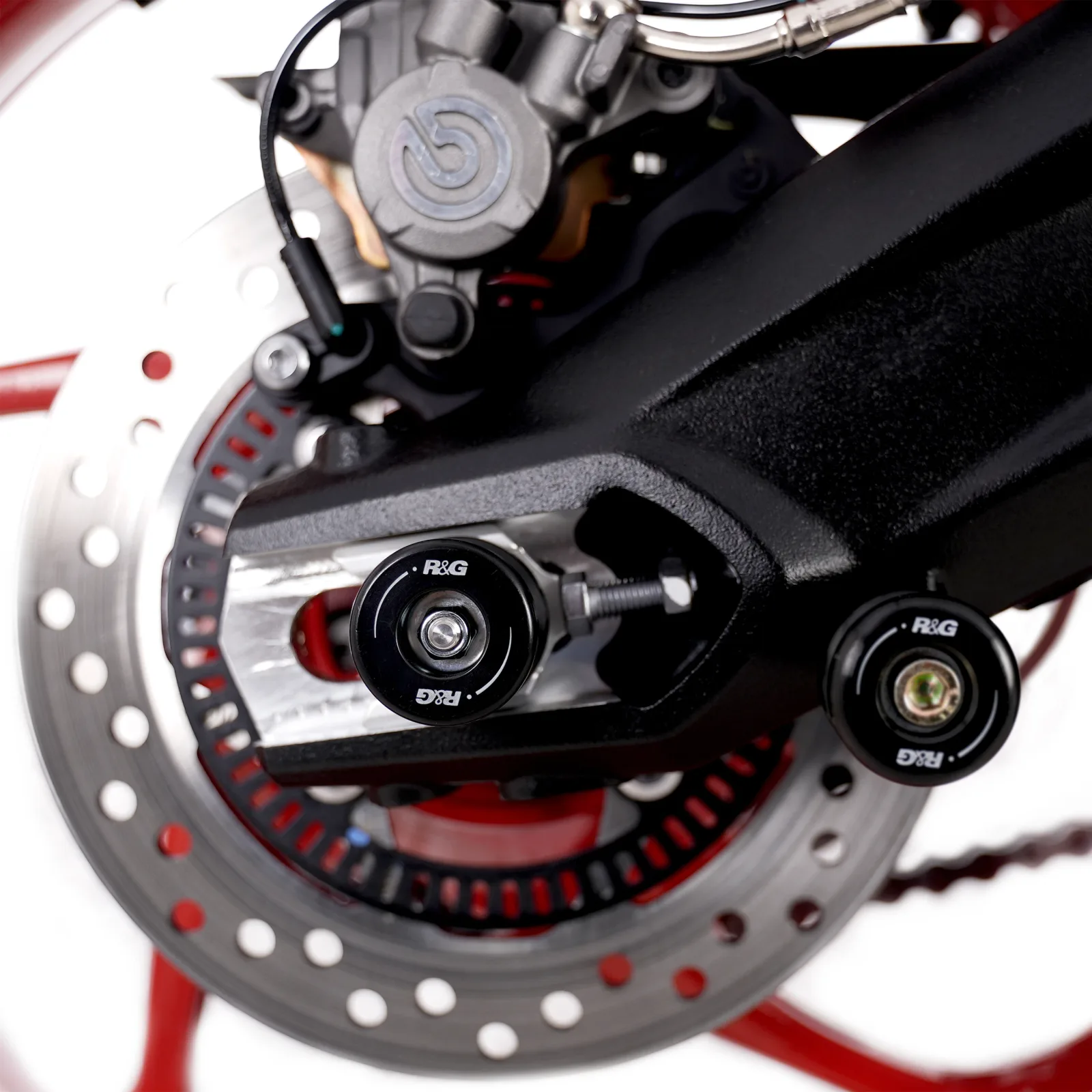 R&G Слайдери за ос за Triumph Daytona 675 (2006–2016), Street Triple 675 (2007–2012) и др.