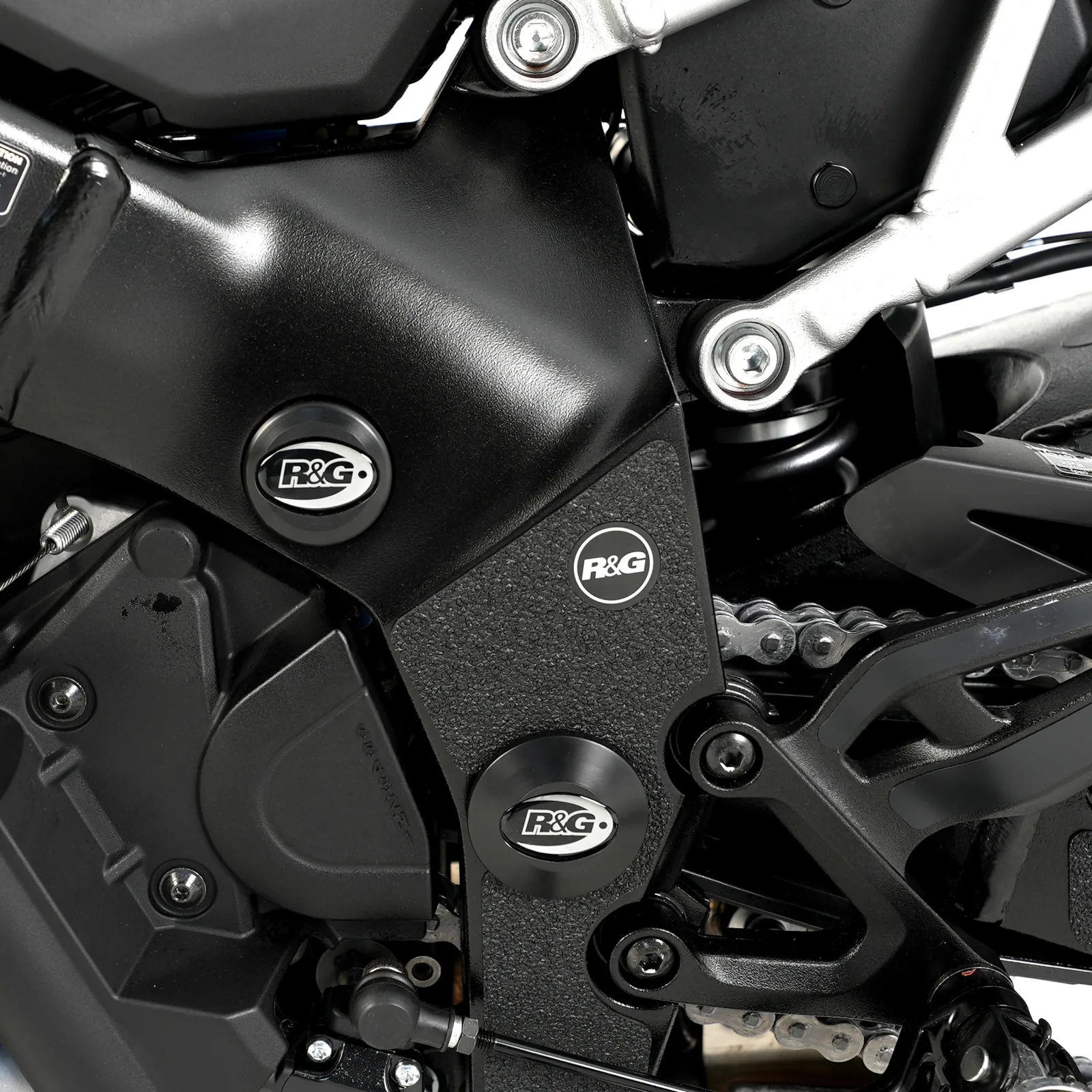 R&G Тапи за рама (долни) (лява страна) за Suzuki GSX-R 750 (2006–2024), GSX-R 600 (2006–2010), GSX-S 1000F (2015–2020) и др.
