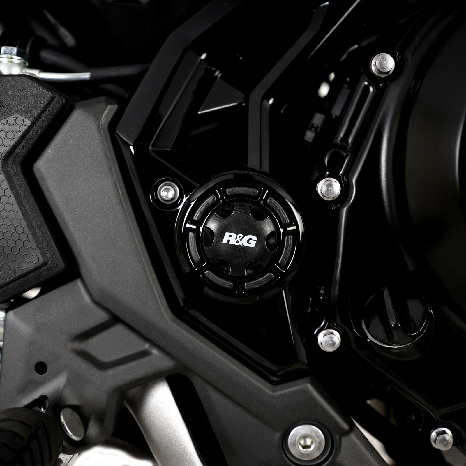 R&G Тапи за рама (дясна страна) за Kawasaki Z650 (2017+), Ninja 650 (2017+), Z650RS (2021+), Z650 S (2026+)