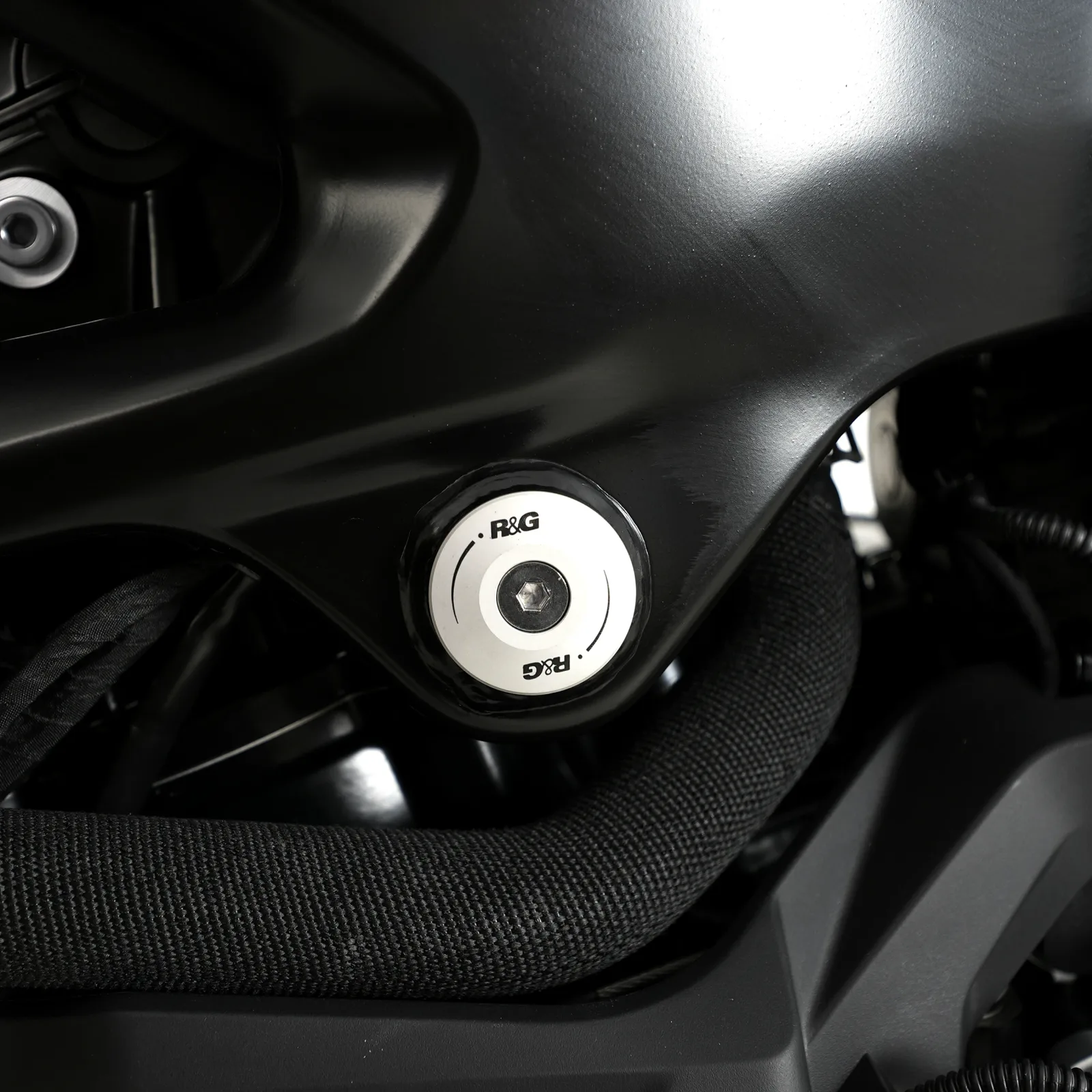 R&G Тапи за рама (лява страна) за BMW F 850 GS Adventure (2019–2025), F 900 R (2020+), F 850 GS (2022–2025) и др. (FI0185SI)