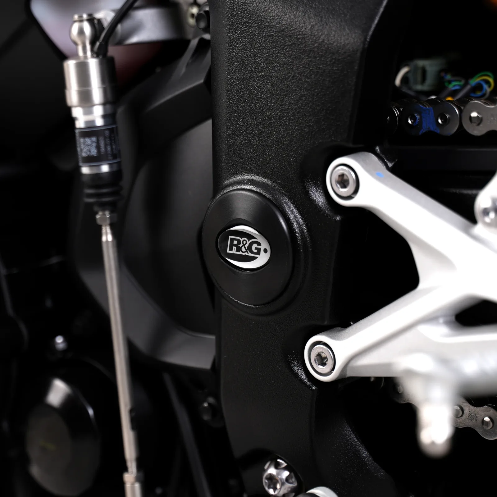 R&G Тапи за рама (лява страна) за BMW S 1000 XR (2015–2019), Triumph Speed Triple 1200 RS (2021+) и др.