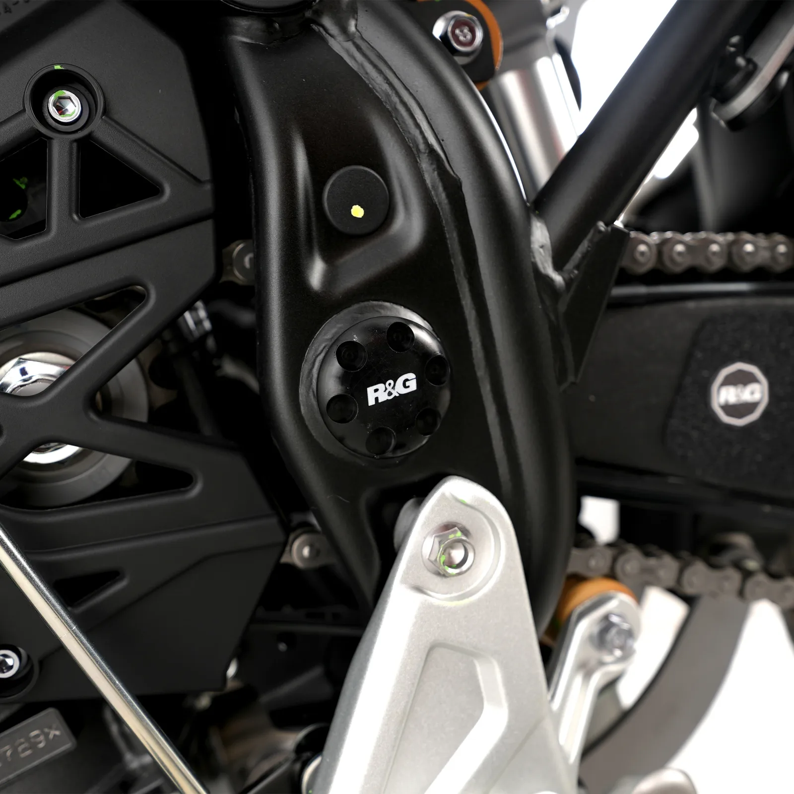 R&G Тапи за рама (лява страна) за Yamaha Tenere 700 (2019+), Tenere 700 World Raid (2022+)