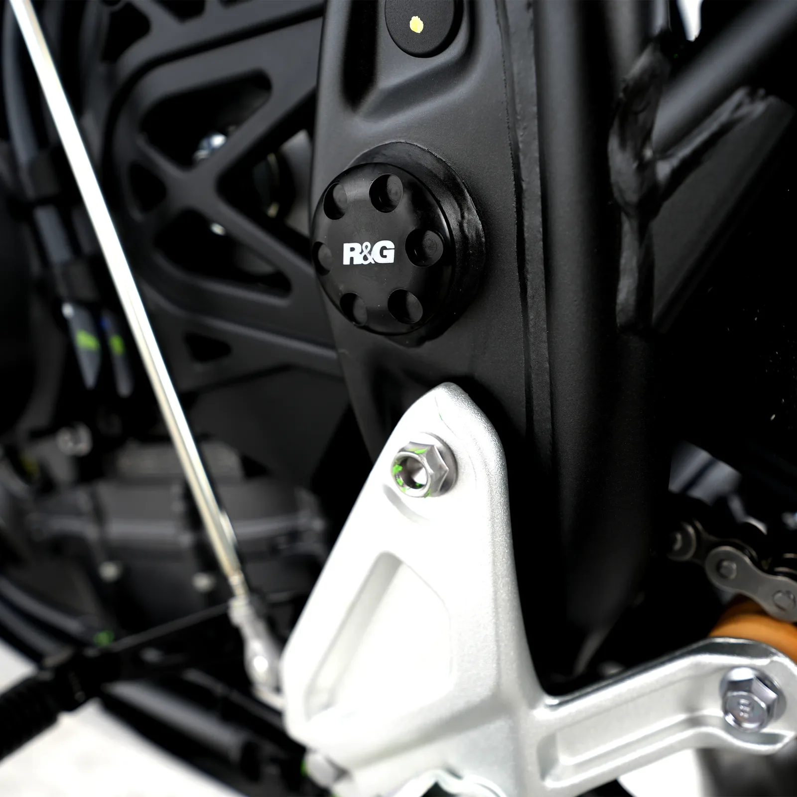 R&G Тапи за рама (лява страна) за Yamaha Tenere 700 (2019+), Tenere 700 World Raid (2022+)
