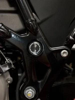 R&G Тапи за рама за BMW F 800 GS (2008–2018), F 650 GS (2008–2015), Husqvarna Nuda 900 R и др. (FI0040BK)