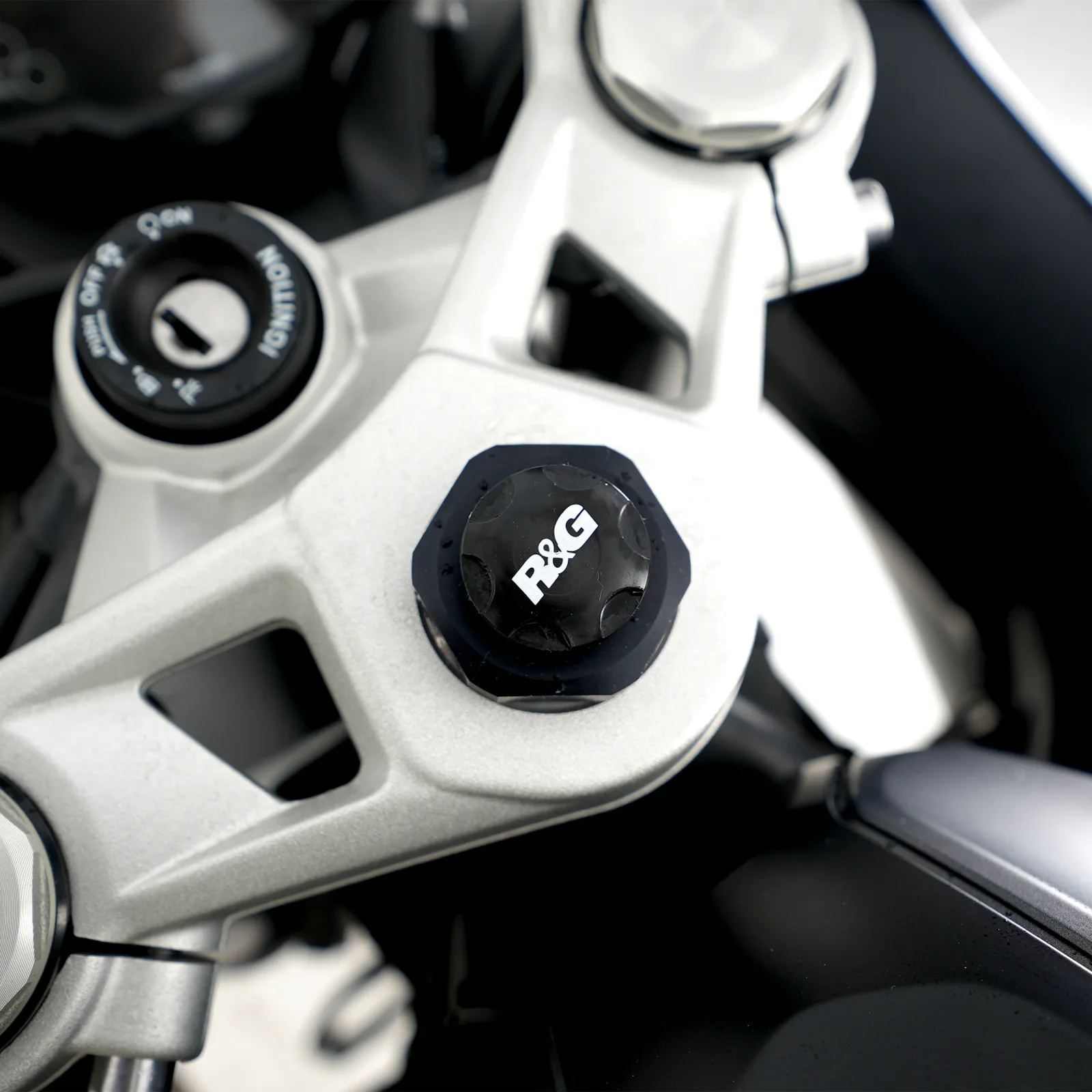R&G Тапи за рама за BMW S 1000 RR (2019+), S 1000 R (2021–2024), Triumph Trident 660 (2021–2025) и др.