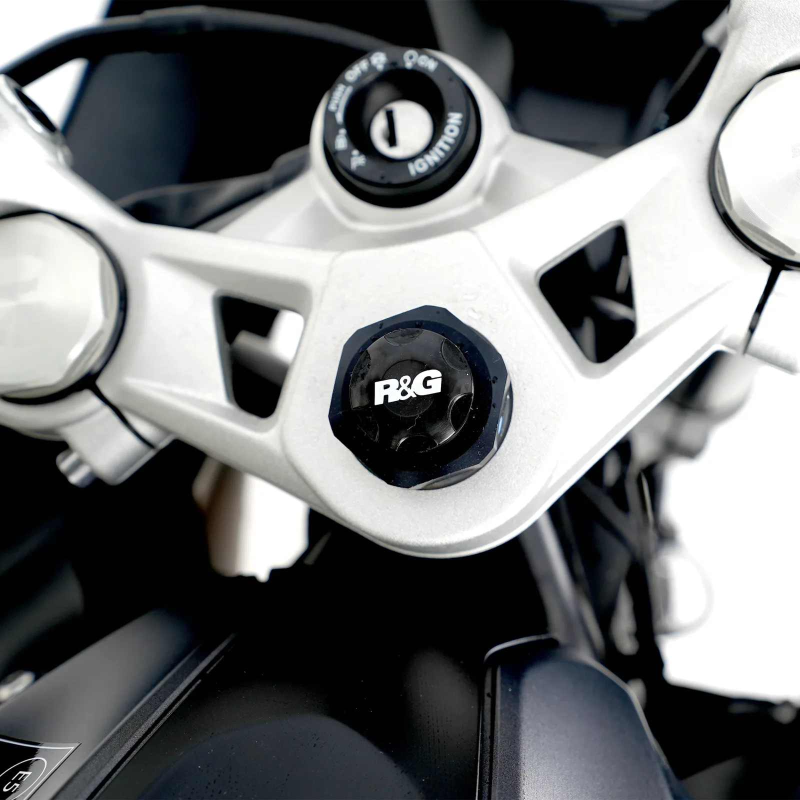 R&G Тапи за рама за BMW S 1000 RR (2019+), S 1000 R (2021–2024), Triumph Trident 660 (2021–2025) и др.