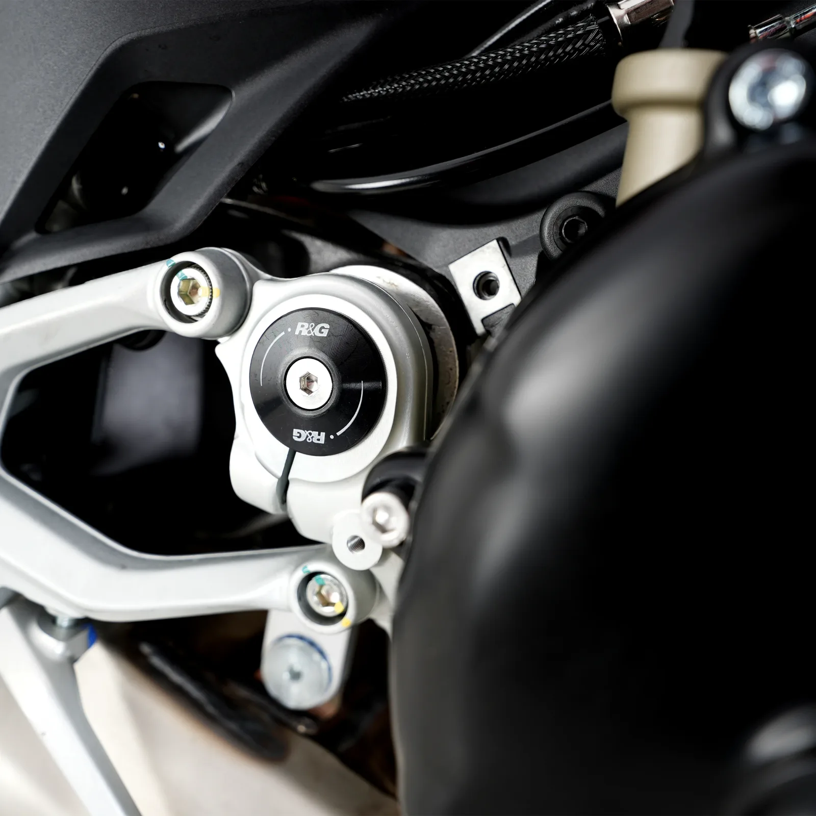 R&G Тапи за рама за Ducati Panigale V4 (2017–2019), Panigale V4 S (2018+), Panigale V4 R (2020) и др.