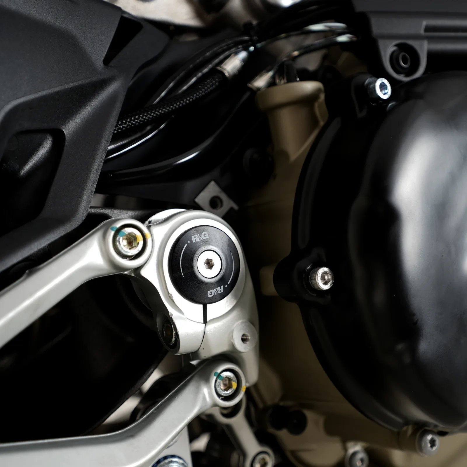 R&G Тапи за рама за Ducati Panigale V4 (2017–2019), Panigale V4 S (2018+), Panigale V4 R (2020) и др.