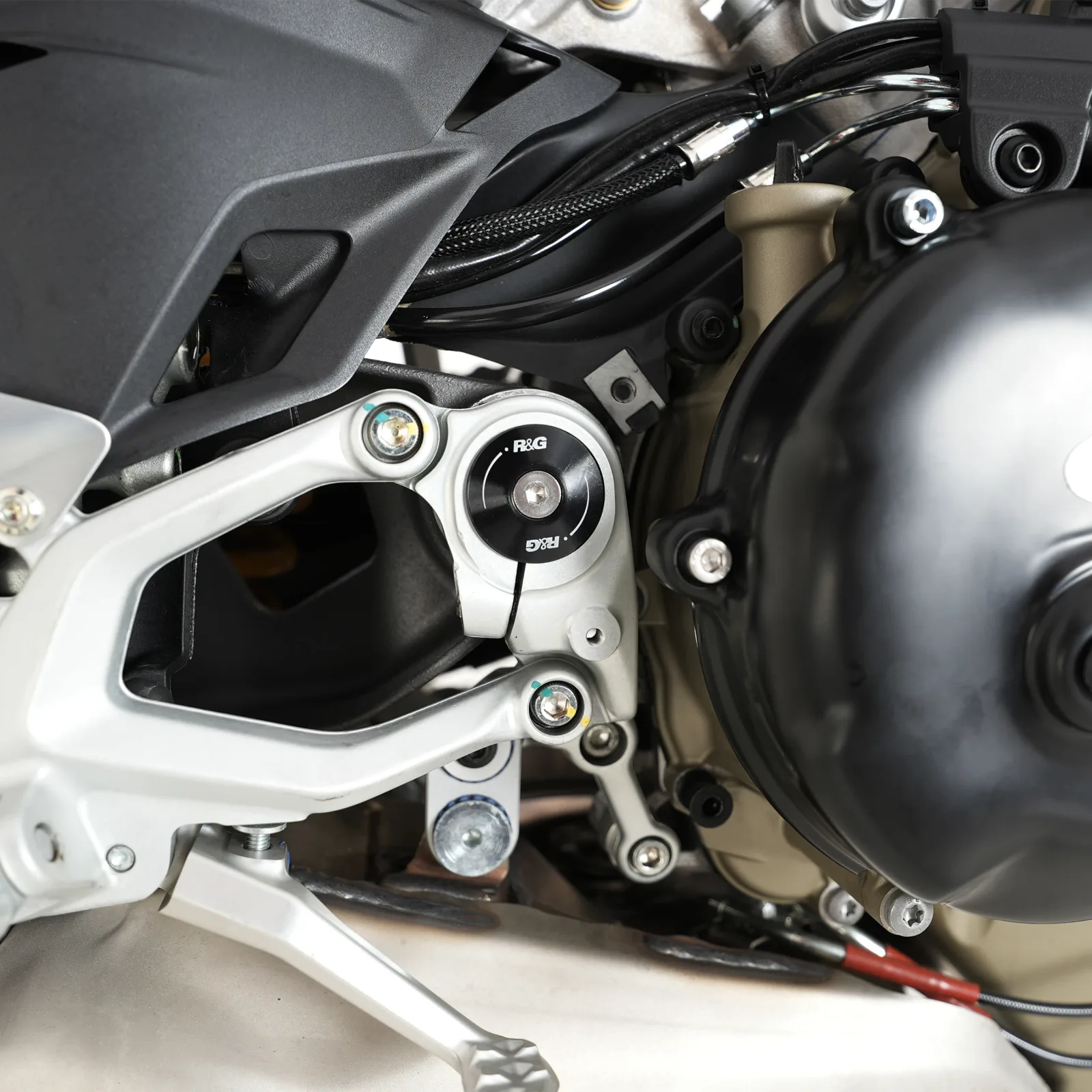 R&G Тапи за рама за Ducati Panigale V4 (2017–2019), Panigale V4 S (2018+), Panigale V4 R (2020) и др.