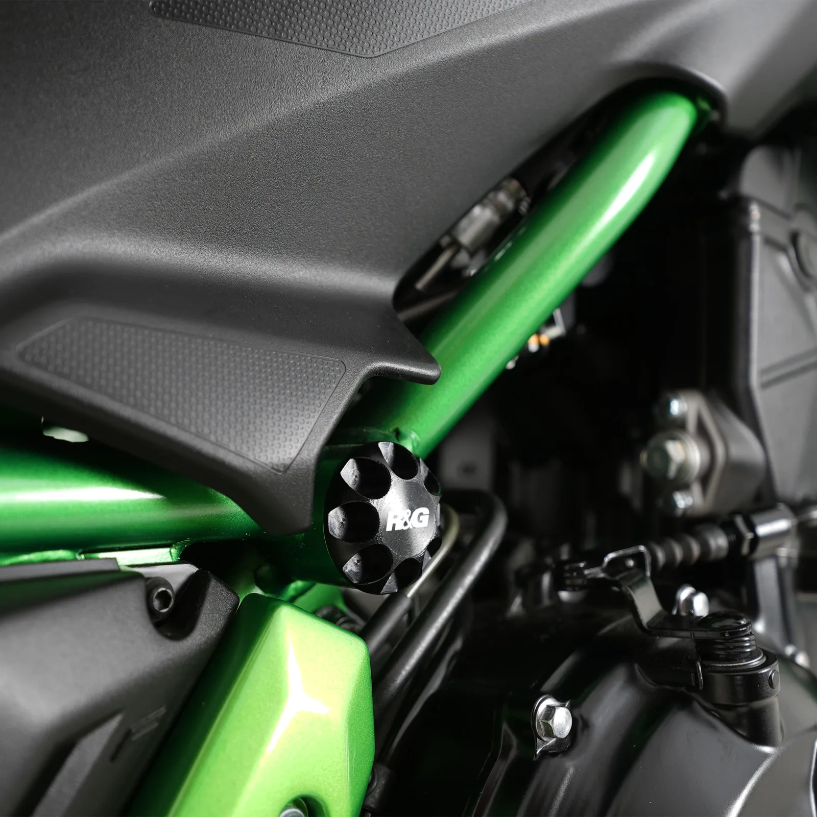 R&G Тапи за рама за Kawasaki Z650 (2017+), Z650RS (2021+), Z650 S (2026+)