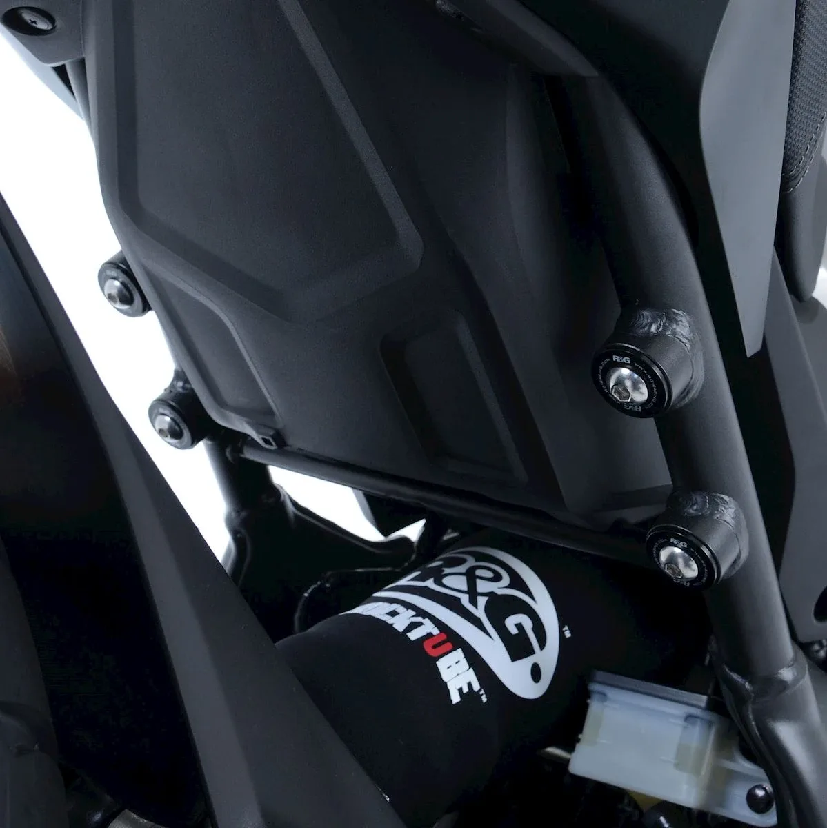 R&G Тапи за степенките на пътника за Honda CB 125R (2018+), CB 300R (2018–2020, 2022–2024), CB 650R (2019+), CBR 650R (2019+) и др.